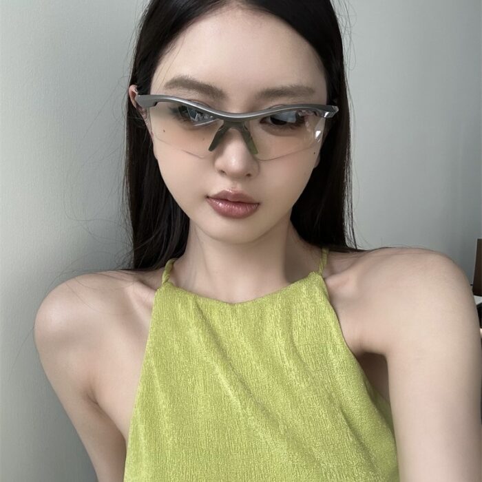Future Technology Sense Wind Hot Girl Riding Super Light Sun Glasses - Image 1