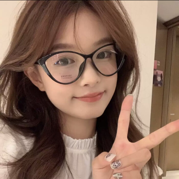New Triangle Cat Eye Butterfly-shaped Hot Girl Glasses - Image 4
