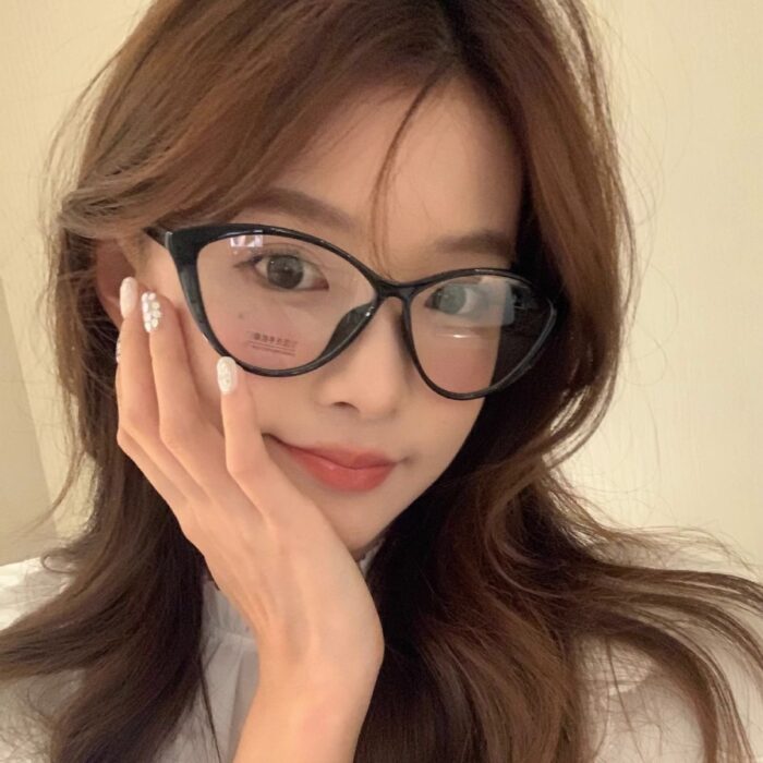 New Triangle Cat Eye Butterfly-shaped Hot Girl Glasses - Image 1