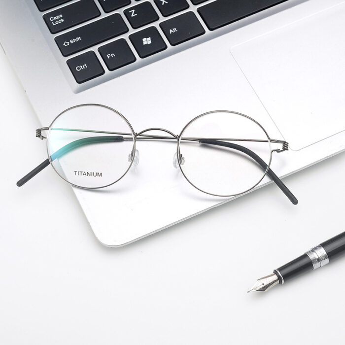 Screwless Vintage Pure Titanium Glasses Frame - Image 1
