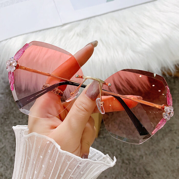 Sunglasses Female Rhinestone To Make Big Face Thin-looked UV Protection Sun Glasses - Image 1