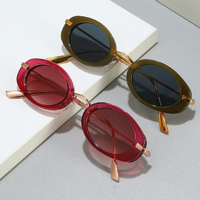 Retro High-grade Catwalk Sun Glasses - Image 1