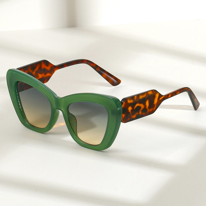 Plain Contrast Color European And American Sun Glasses - Image 1