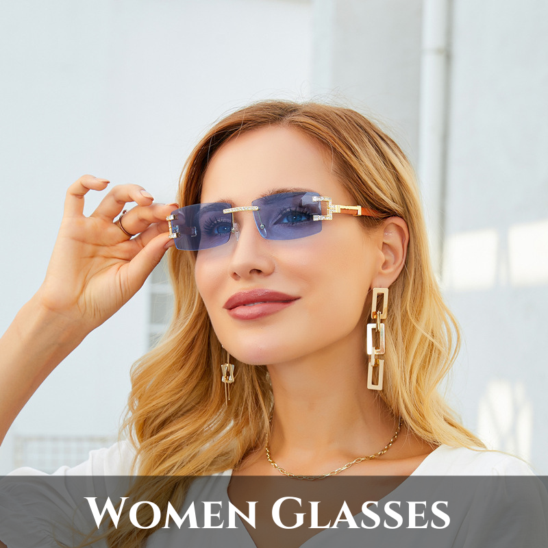 Stylish women’s glasses collection